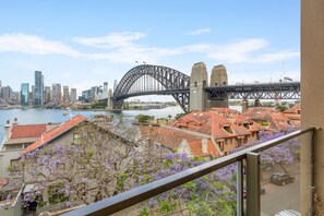 Property grounds - Boutique 2-Bed with Stunning Sydney Harbour Views (Kirribilli)