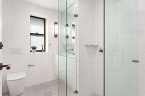 Hair dryer, towels - Boutique 2-Bed with Stunning Sydney Harbour Views (Kirribilli)