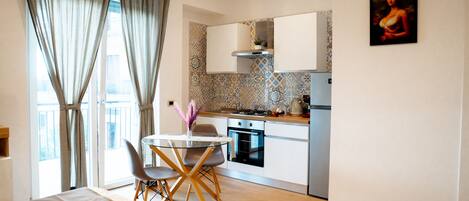 Refrigerador, horno, placa de cocina