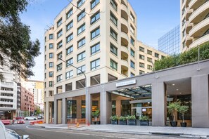 Exterior - Sleek 1-Bed by Jubilee Park with Pool (Parramatta)