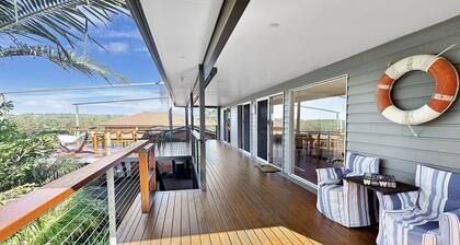 Fab 3-Bed Stay with Great Outdoors & Water Views