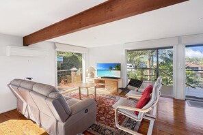 Smart TV, offices - Fab 3-Bed Stay with Great Outdoors & Water Views (Surf Beach)