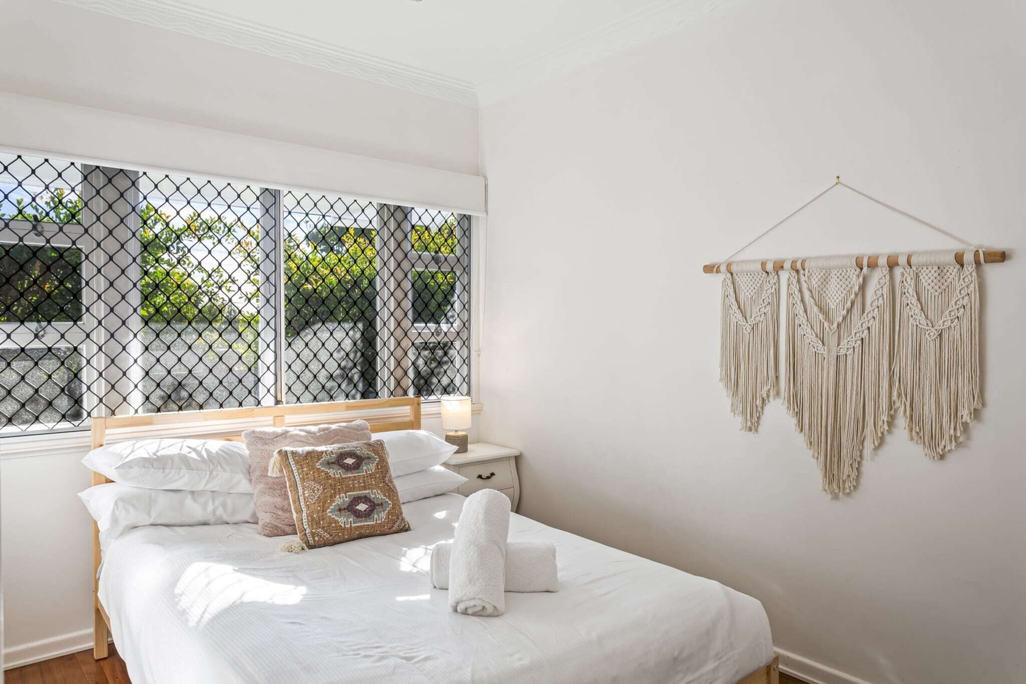 3 bedrooms, iron/ironing board, internet, bed sheets