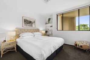 2 bedrooms, iron/ironing board, Internet, bed sheets - Bright & Spacious Surry Hills Apartment (Surry Hills)