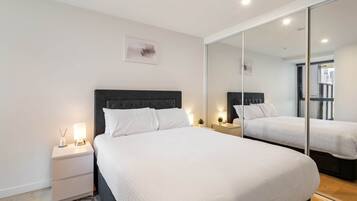 2 bedrooms, iron/ironing board, Internet, bed sheets