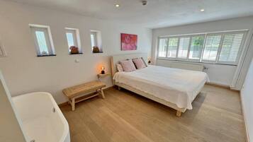 4 bedrooms, free WiFi