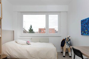 3 chambres, bureau, fer et planche à repasser, accès Internet