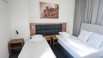 1 dormitorio, escritorio, tabla de planchar con plancha y wifi gratis
