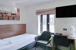 Desk, iron/ironing board, free WiFi - Dancenter Hotel Jomfru Ane Premium Twin (Aalborg)