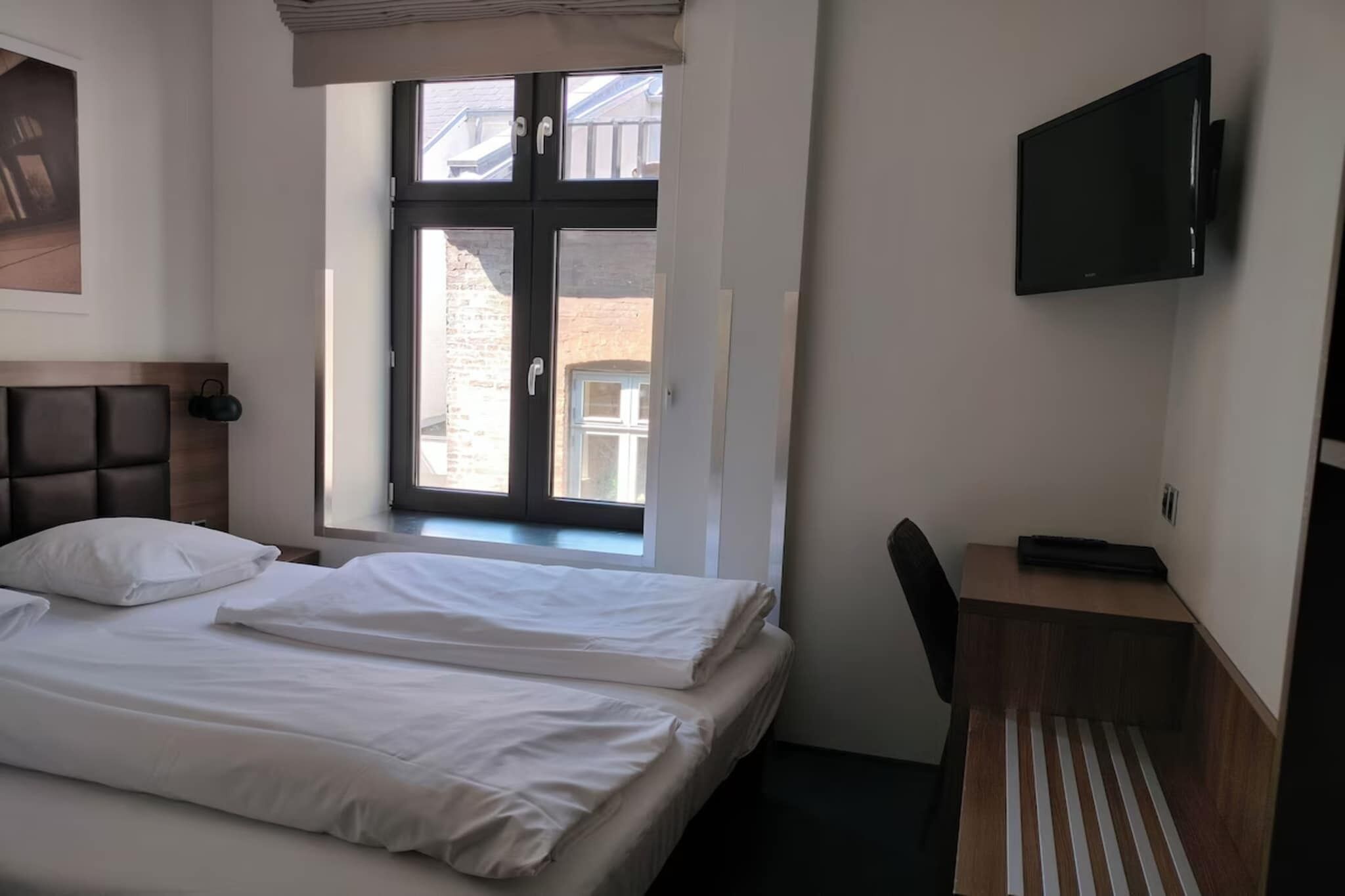 1 bedroom, desk, iron/ironing board, WiFi (free)