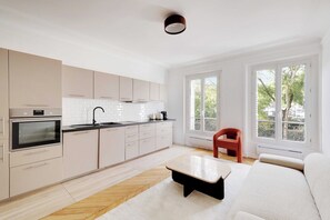 Interior - Modern flat - 6P- Voltaire (Paris)