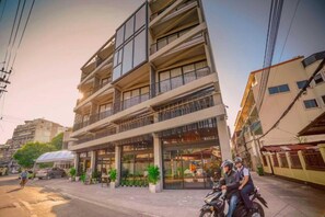 المنشأة من الخارج