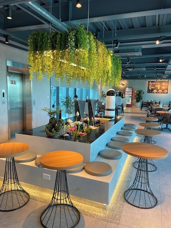 Café. Uberzen Residence Hotel