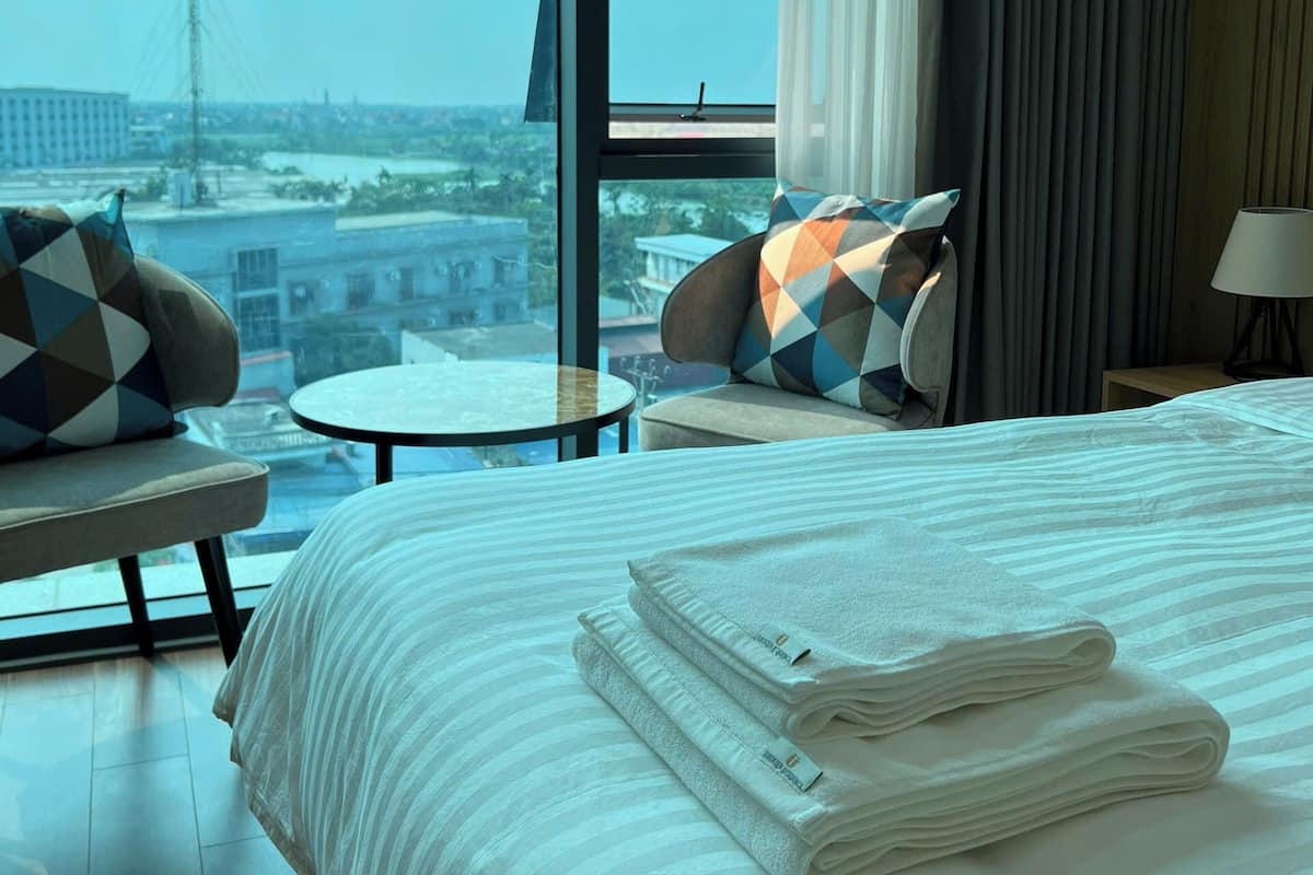 Svit Standard | Värdeförvaringsskåp på rummet, skrivbord och arbetsyta för laptop