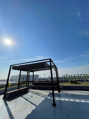 Rooftop terrace - Uberzen Residence Hotel (Hai Phong)