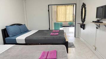 1 bedroom, desk, free WiFi, bed sheets