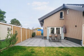 Outdoor dining - Holiday home by the coast in Julianadorp (Julianadorp aan zee)