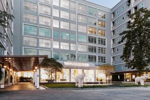 المنشأة من الخارج