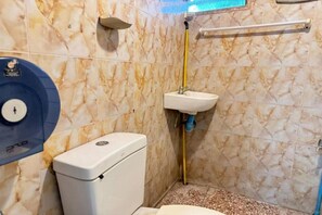 تجهيزات دش، مراحيض شطف، مناشف