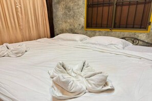 1 bedroom, desk, free WiFi - Private DBL Retreat | Shared Bath & Calm Ambience (Chiang Mai)