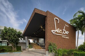 Exterior - Elegant Deluxe Pool Villa Retreat (Pattaya)