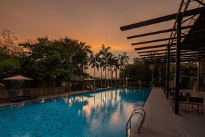 Pool - Elegant Deluxe Pool Villa Retreat (Pattaya)