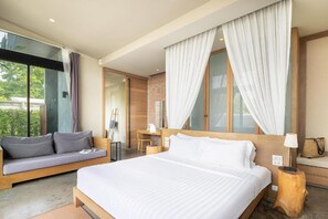 1 bedroom, desk, free WiFi, bed sheets - Elegant Deluxe Pool Villa Retreat (Pattaya)