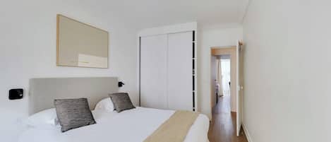 2 bedrooms, desk, iron/ironing board, travel cot