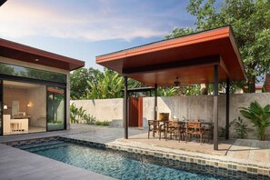 Outdoor dining - Charming 2-Bedroom Family Pool Villa (Pattaya)