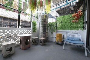 Suite, City View | Living area