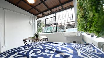 Apartamento familiar, vistas a la ciudad | Zona de estar