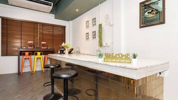 Suite, City View | Living area