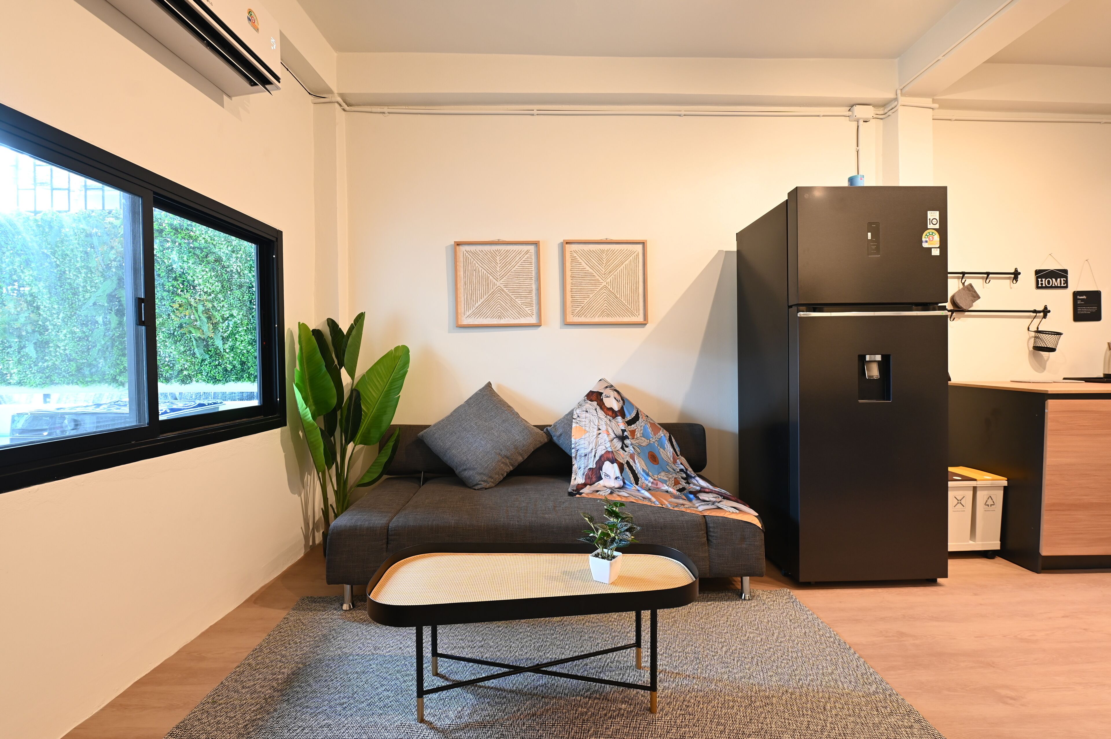 Family Apartment, City View | Living area