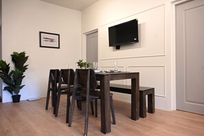 Family Apartment, City View | In-room dining - La Or Heritage Suites MRT Hua Lamphong (Bangkok)