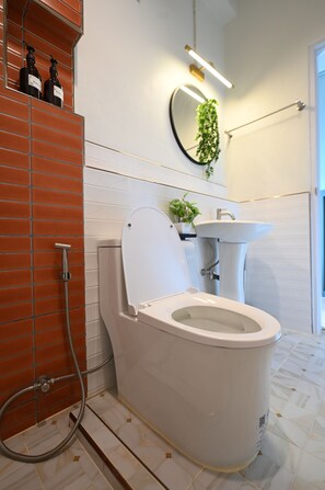 Family Apartment, City View | Bathroom - La Or Heritage Suites MRT Hua Lamphong (Bangkok)