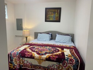 Room - Cozy 2-Bedroom Suite in Aspen Ridge (Saskatoon)