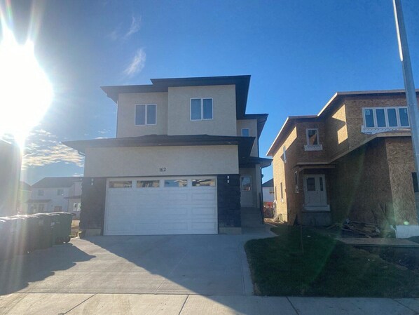 Exterior - Cozy 2-Bedroom Suite in Aspen Ridge (Saskatoon)