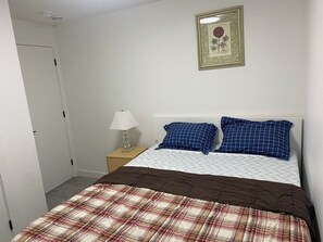 Room - Cozy 2-Bedroom Suite in Aspen Ridge (Saskatoon)