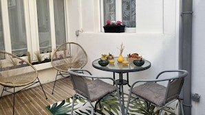 Outdoor dining - Le Colibri - 1 bedroom - Terrace (Châtel-Guyon)