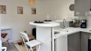 Private kitchen - Le Colibri - 1 bedroom - Terrace (Châtel-Guyon)