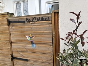 entrance facade. - Le Colibri - 1 bedroom - Terrace (Châtel-Guyon)