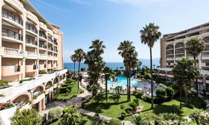 Pool - Comfort 1-bedroom Apartment (Cannes)