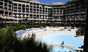 Pool - Comfort 1-bedroom Apartment (Cannes)