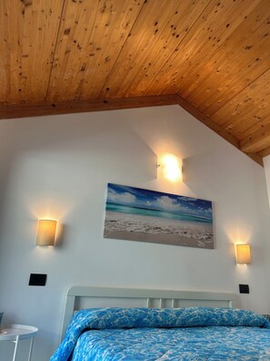 1 bedroom, iron/ironing board, WiFi, bed sheets - New independent apartment 20 meters from the sea (Santo Stefano al Mare)