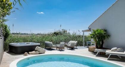 Houses & Villas for 6 People