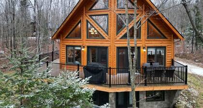 Scandinavian Luxury Log Home + Private Spa