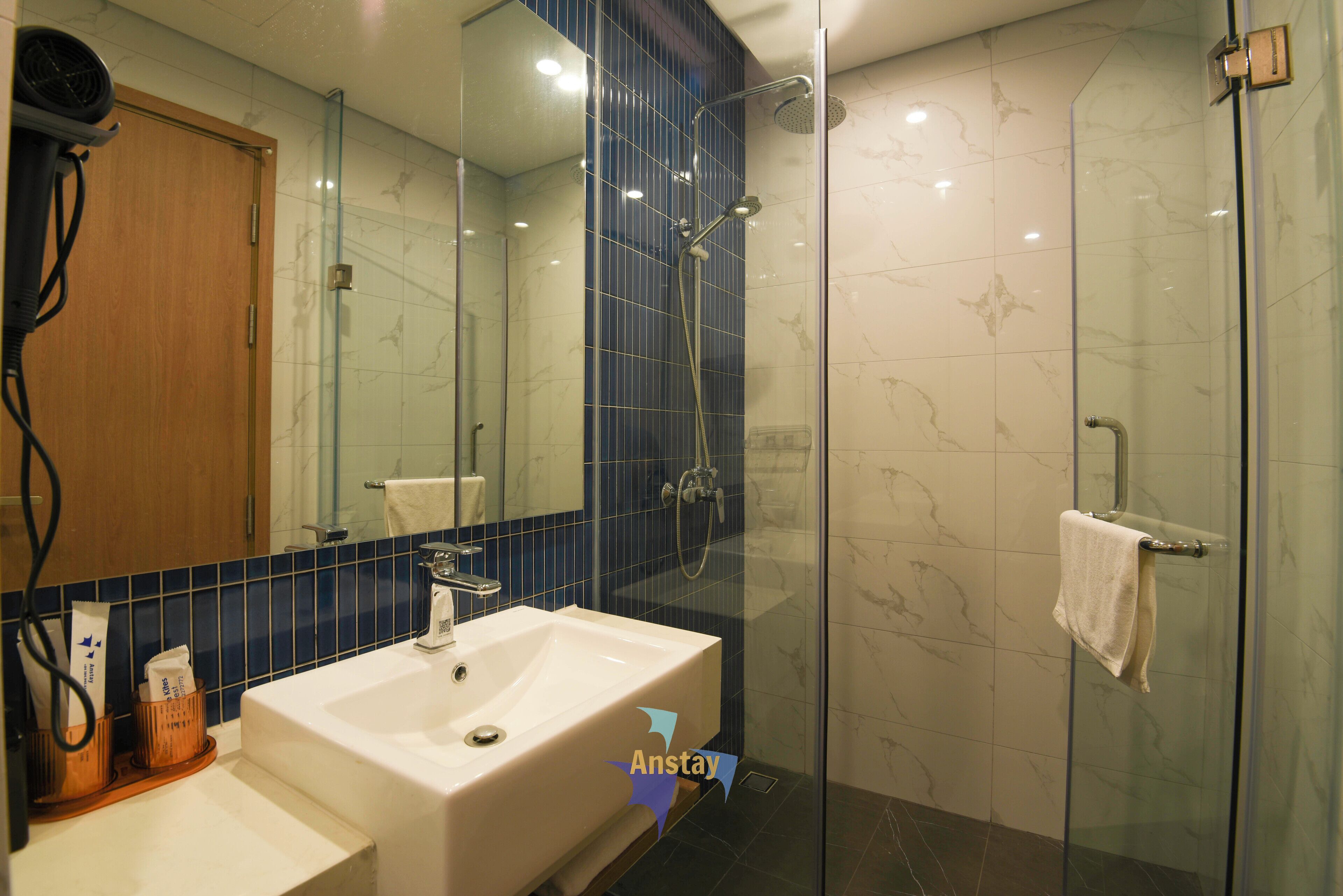 ヘアドライヤー、ビデ、タオル、石鹸