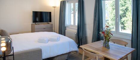 Free WiFi, bed sheets