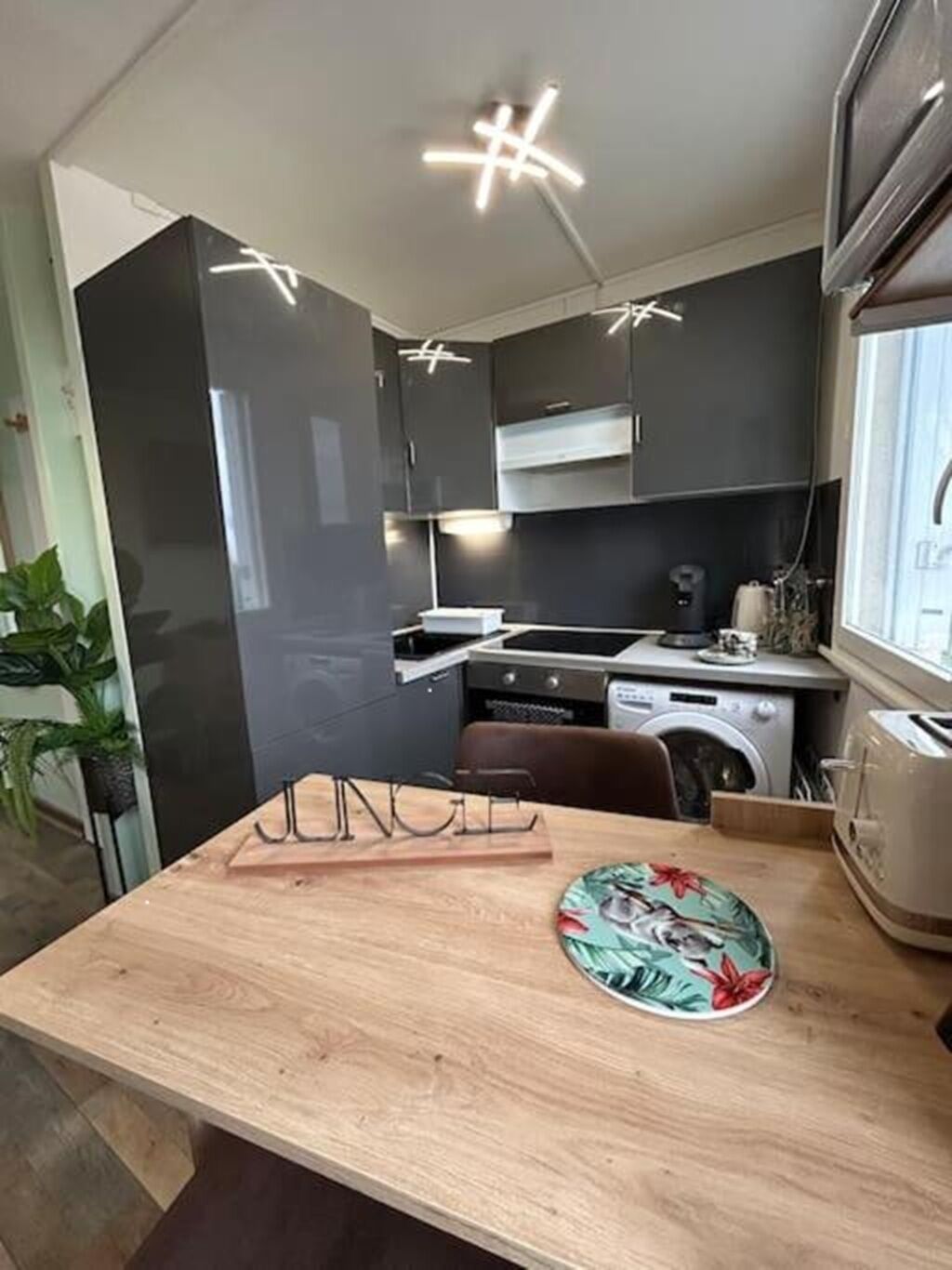 Micro-ondes, four, plaque de cuisson