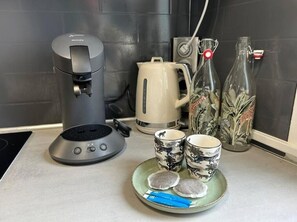 Coffee and/or coffee maker - Studio LE COSY JUNGLE close to the station and historic center (Chartres)